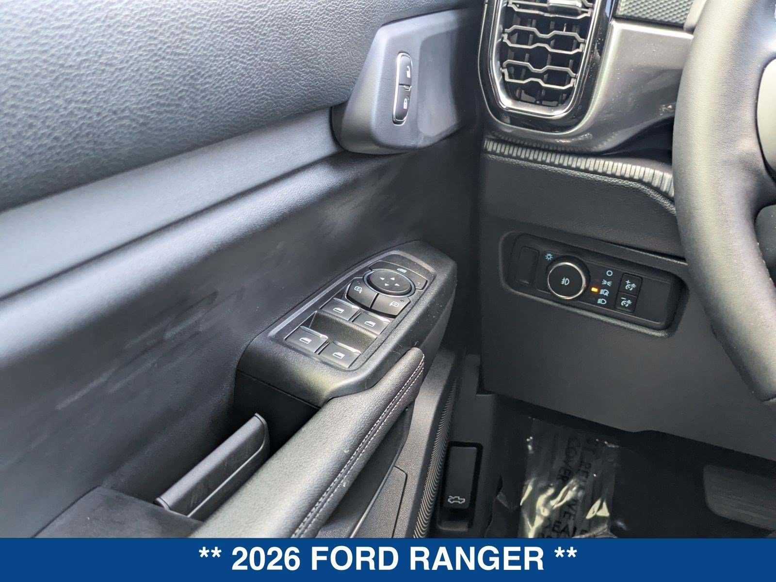 New 2026 Ford Ranger XLT w/ Black Appearance Package RWD image 22