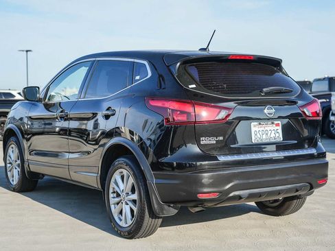 Used 2019 Nissan Rogue Sport S w/ Appearance Package FWD image 8