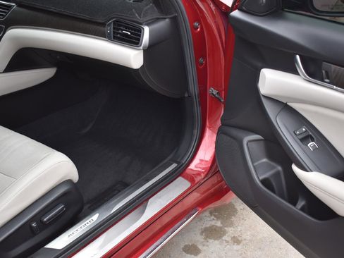 Used 2021 Honda Accord Touring image 17