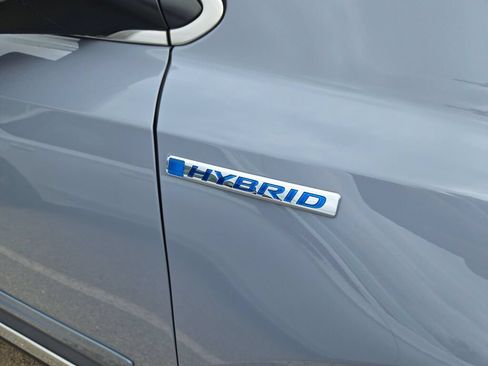 Used 2021 Honda CR-V Touring image 2