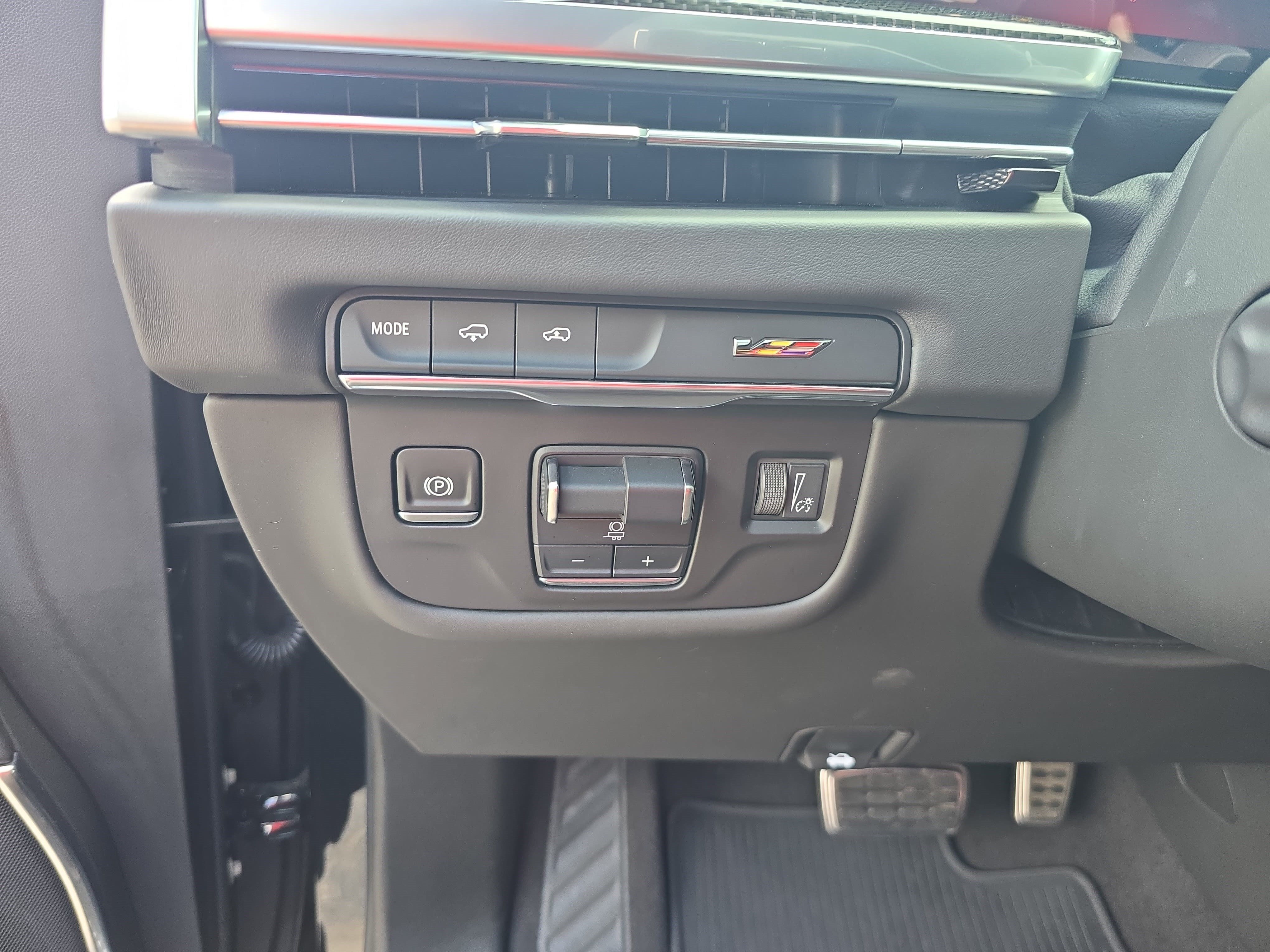 Certified 2025 Cadillac Escalade V AWD/4WD image 27