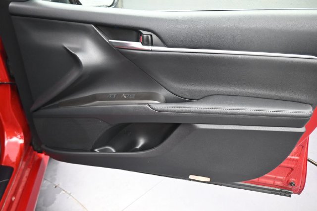 Used 2023 Toyota Camry XLE w/ Cold Weather Package FWD image 13