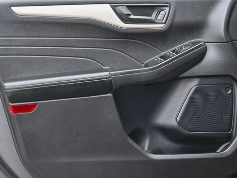 Used 2022 Ford Escape SE w/ SE Sport Appearance Package image 22