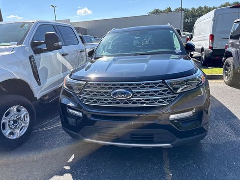 Used 2021 Ford Explorer Limited w/ Equipment Group 301A AWD/4WD image 4
