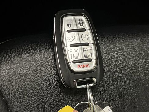 Used 2025 Chrysler Pacifica Select FWD image 27