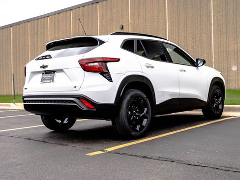 New 2026 Chevrolet Trax LT FWD image 9