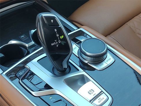 Used 2022 BMW 750i xDrive 750i xDrive image 21