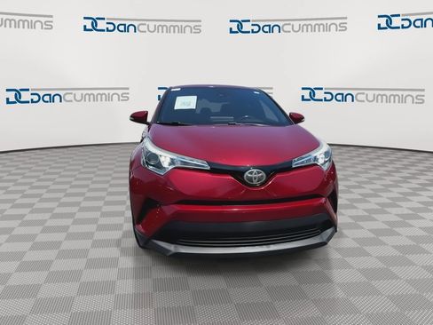 Used 2018 Toyota C-HR XLE FWD image 3
