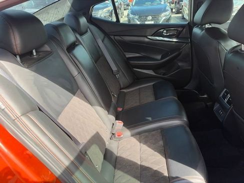 Used 2021 Nissan Maxima SR w/ Sport Mat Group FWD image 17