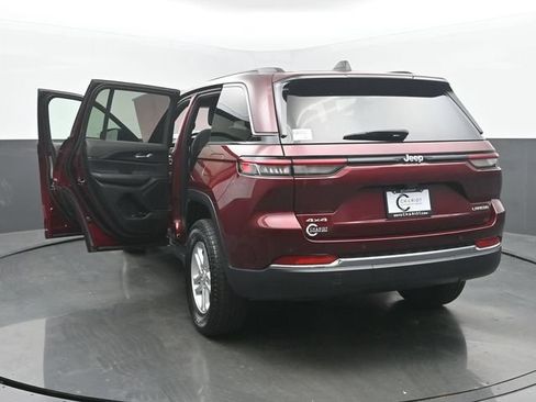 Used 2024 Jeep Grand Cherokee Laredo AWD/4WD image 54