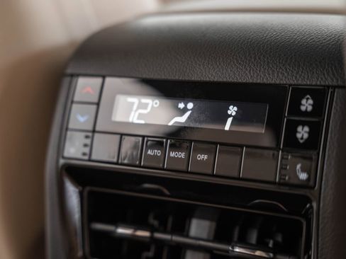 New 2025 Jeep Grand Cherokee L Limited w/ Luxury Tech Group II image 32