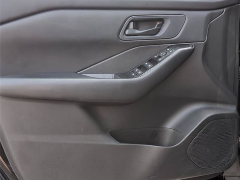 Used 2024 Nissan Rogue S AWD/4WD image 19