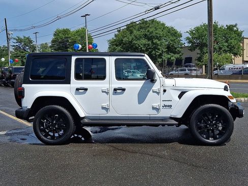 Used 2023 Jeep Wrangler Unlimited Sahara w/ Cold Weather Group AWD/4WD image 8