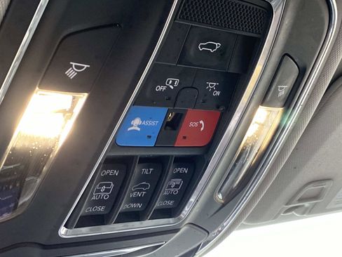 Used 2022 Jeep Grand Cherokee L Limited w/ Luxury Tech Group II image 19