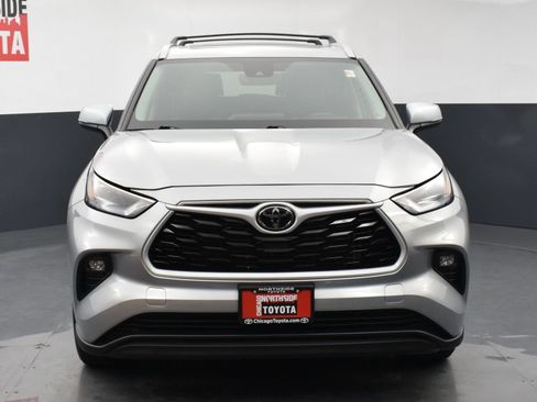 Used 2024 Toyota Highlander XLE AWD/4WD image 7