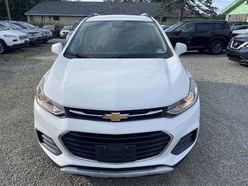 Used 2017 Chevrolet Trax LT w/ LT Convenience Package FWD image 2