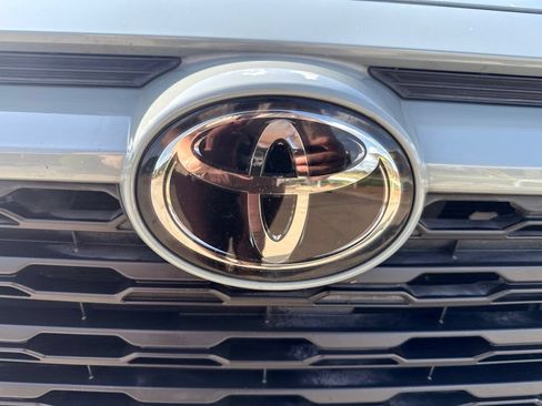Used 2021 Toyota RAV4 XLE Premium FWD image 19