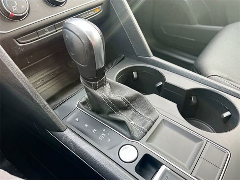 Used 2023 Volkswagen Atlas SE image 16