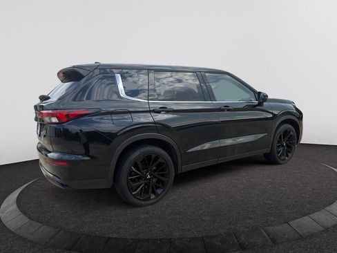Used 2024 Mitsubishi Outlander SE Black Edition FWD image 4