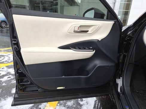 Used 2026 Toyota Crown XLE image 11