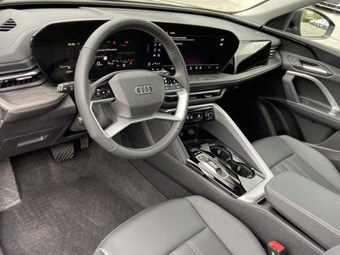 Used 2025 Audi Q5 Premium w/ Convenience Package AWD/4WD image 8