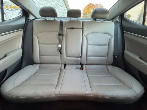 Used 2017 Hyundai Elantra Limited image 38