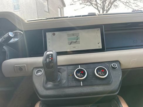 Used 2023 Land Rover Defender 90 X-Dynamic SE image 10