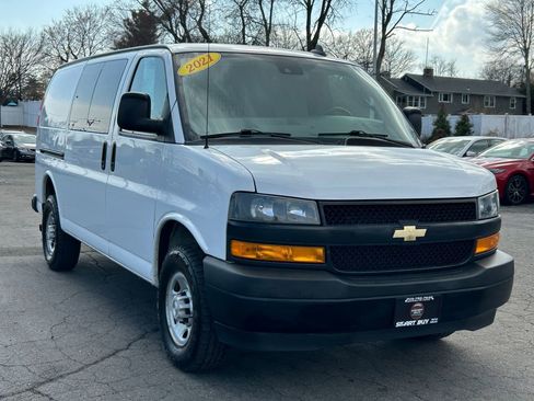 Used 2021 Chevrolet Express 2500 w/ Driver Convenience Package image 4