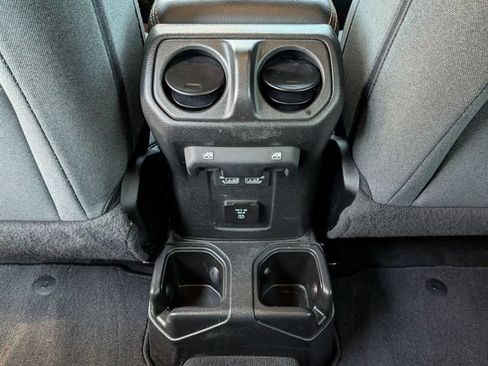 Used 2024 Jeep Wrangler Unlimited Sahara AWD/4WD image 12