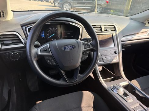 Used 2020 Ford Fusion SE FWD image 14