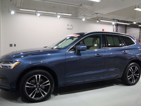 Used 2020 Volvo XC60 T5 Momentum w/ Protection Package Premier AWD/4WD image 3