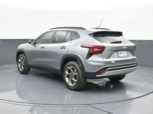 New 2026 Chevrolet Trax LT w/ Driver Confidence Package FWD image 9