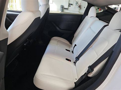 Used 2024 Tesla Model Y Long Range AWD/4WD image 5