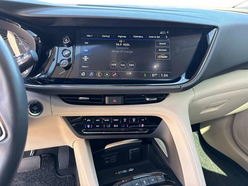 Used 2022 Buick Envision Avenir w/ Technology Package II image 26