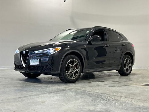 Used 2022 Alfa Romeo Stelvio Ti image 2