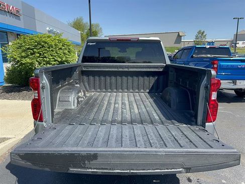 Used 2023 Chevrolet Silverado 1500 LT AWD/4WD image 7