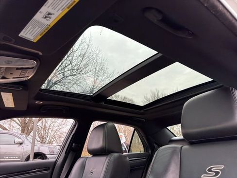 Used 2018 Chrysler 300 S w/ 300S Premium Group image 15