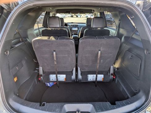 Used 2018 Ford Explorer XLT w/ Equipment Group 202A image 6