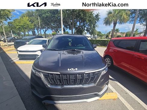 Used 2023 Kia Carnival LX FWD image 1