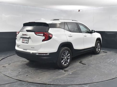 Used 2023 GMC Terrain SLT image 9