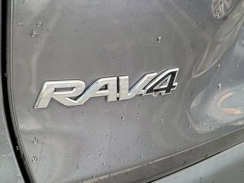Used 2020 Toyota RAV4 XLE w/ Convenience Package image 5