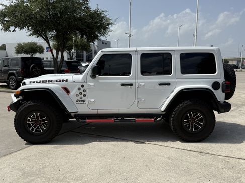 Used 2024 Jeep Wrangler Unlimited Rubicon AWD/4WD image 9