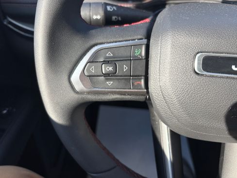 Used 2025 Jeep Compass Trailhawk AWD/4WD image 18