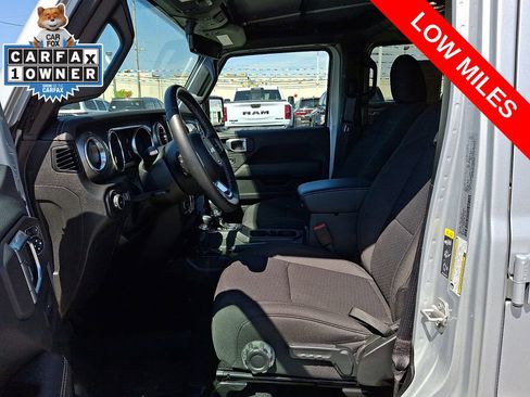 Used 2022 Jeep Wrangler Unlimited Sahara w/ Cold Weather Group AWD/4WD image 13