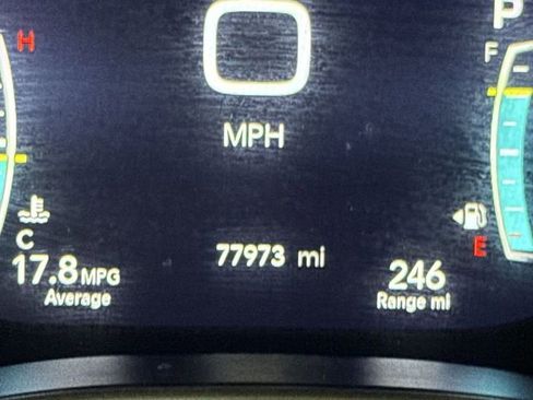 Used 2023 Chrysler Pacifica Touring-L FWD image 13