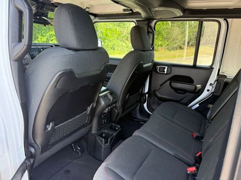 Used 2024 Jeep Wrangler Unlimited Rubicon AWD/4WD image 25