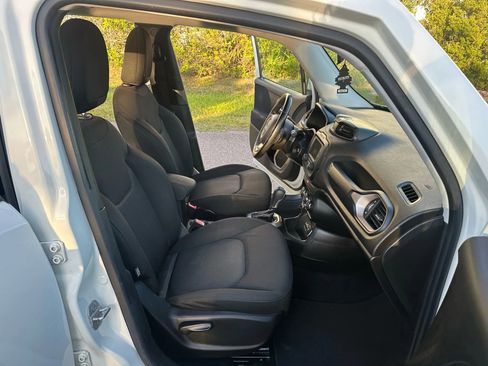 Used 2016 Jeep Renegade Latitude image 12