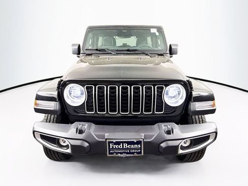 Used 2026 Jeep Wrangler Unlimited Sahara AWD/4WD image 2