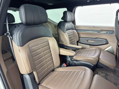 Used 2024 Kia EV9 Land image 40