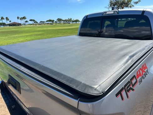 Used 2020 Toyota Tacoma TRD Off-Road image 19